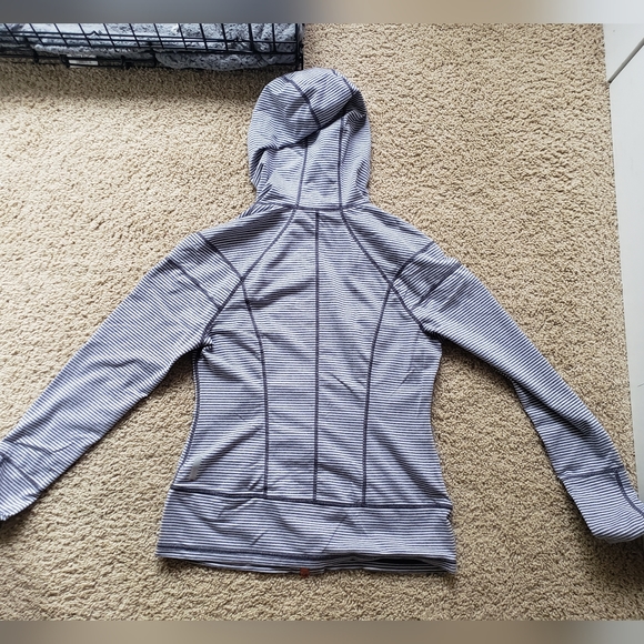 Zella Sweatshirt, Size Small, Excellent Condition - Picture 4 of 5